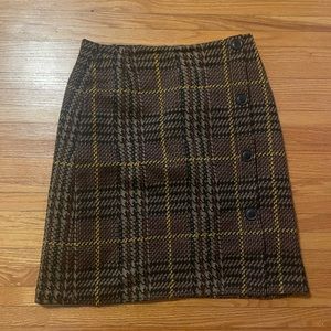 ✨BOGO $8✨ YEST tweed skirt with button details